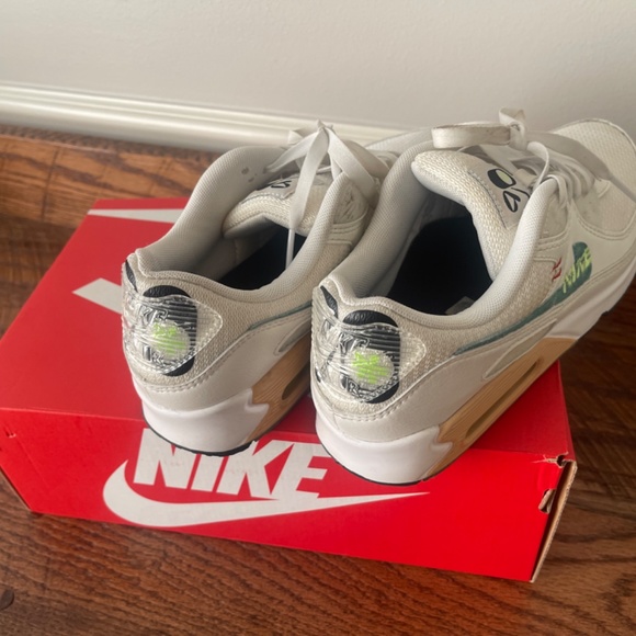 Women’s Nike Air Max 90 SE - Picture 2 of 6